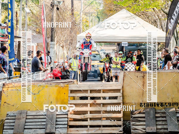 Buy your photos of the eventNight Track 2019 on Fotop