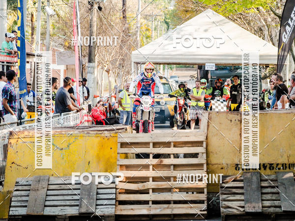 Buy your photos of the eventNight Track 2019 on Fotop