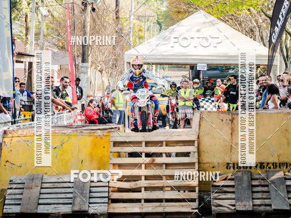 Buy your photos of the eventNight Track 2019 on Fotop