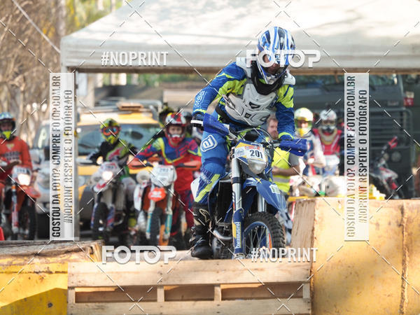 Buy your photos of the eventNight Track 2019 on Fotop