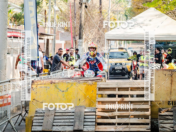 Buy your photos of the eventNight Track 2019 on Fotop