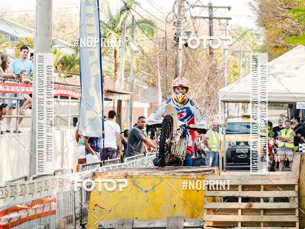 Buy your photos of the eventNight Track 2019 on Fotop