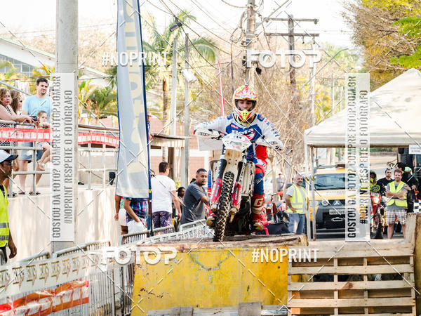 Buy your photos of the eventNight Track 2019 on Fotop