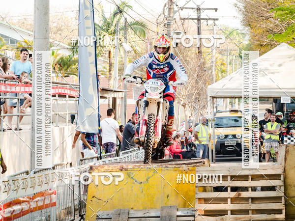 Buy your photos of the eventNight Track 2019 on Fotop