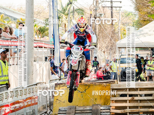 Buy your photos of the eventNight Track 2019 on Fotop