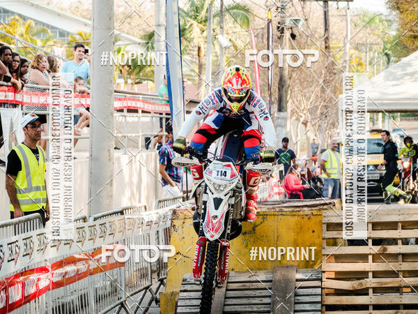 Buy your photos of the eventNight Track 2019 on Fotop