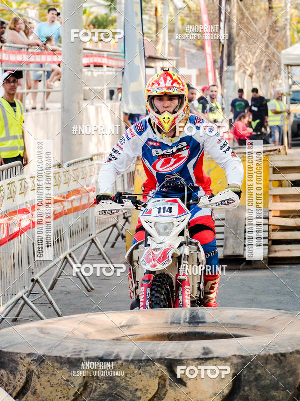 Buy your photos of the eventNight Track 2019 on Fotop