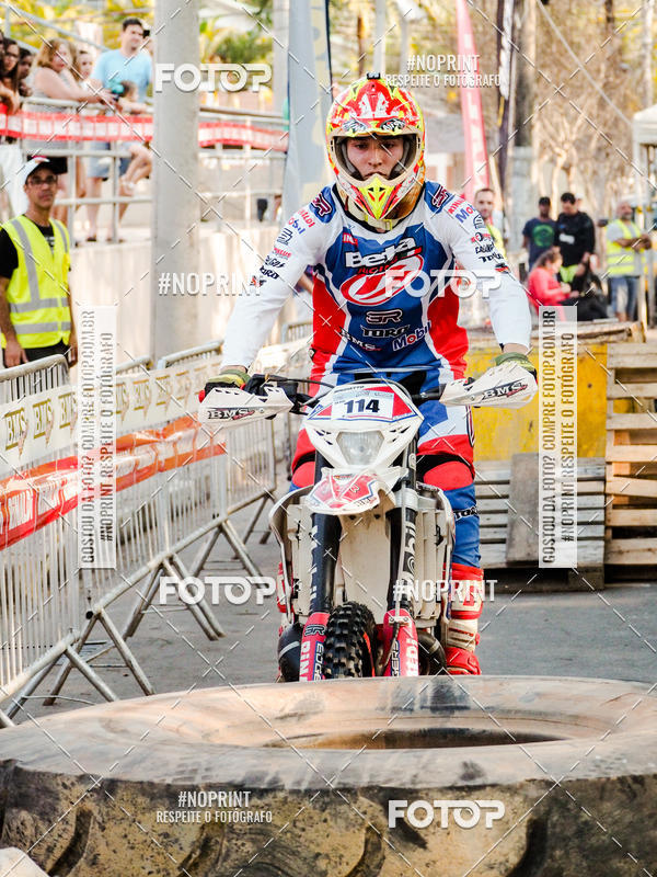 Buy your photos of the eventNight Track 2019 on Fotop