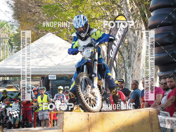 Buy your photos of the eventNight Track 2019 on Fotop