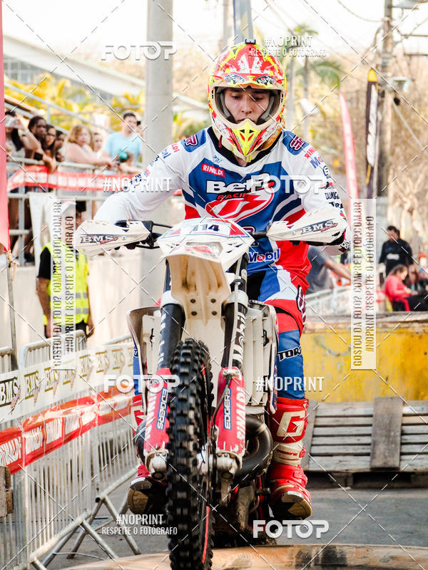 Buy your photos of the eventNight Track 2019 on Fotop