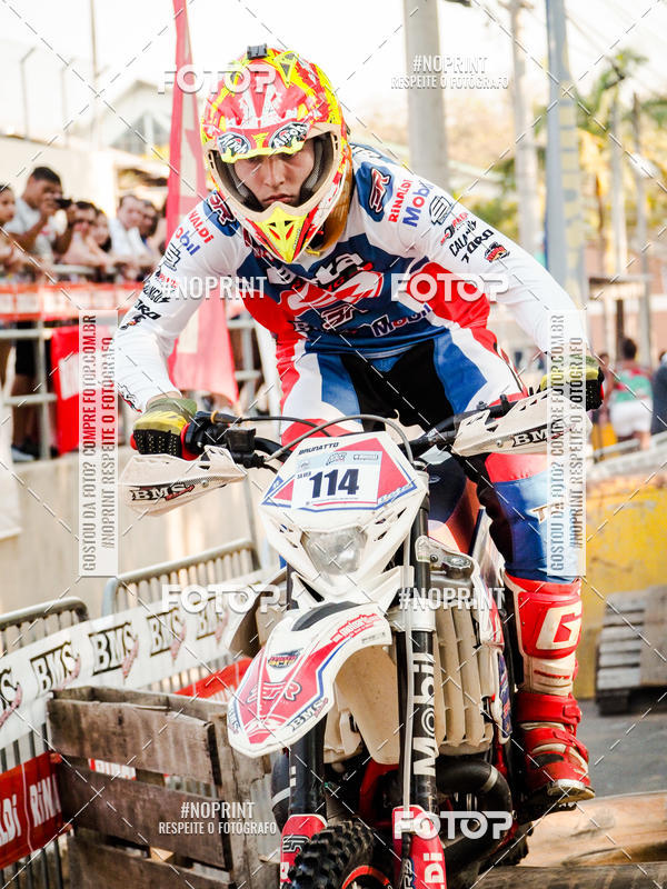 Buy your photos of the eventNight Track 2019 on Fotop