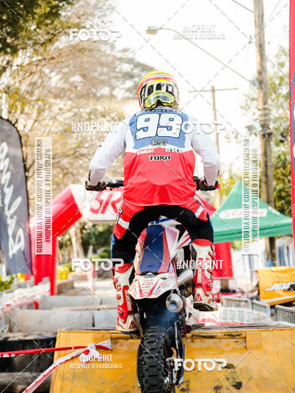 Buy your photos of the eventNight Track 2019 on Fotop