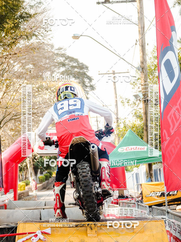 Buy your photos of the eventNight Track 2019 on Fotop