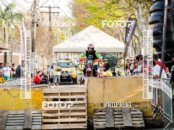 Buy your photos of the eventNight Track 2019 on Fotop