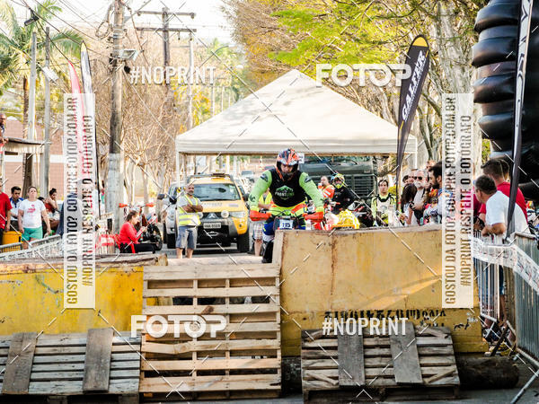 Buy your photos of the eventNight Track 2019 on Fotop