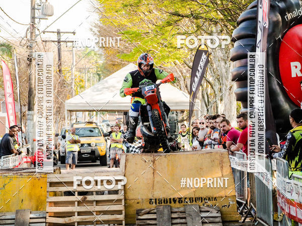 Buy your photos of the eventNight Track 2019 on Fotop