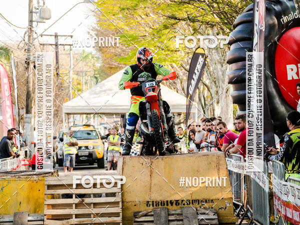 Buy your photos of the eventNight Track 2019 on Fotop