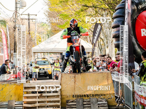 Buy your photos of the eventNight Track 2019 on Fotop