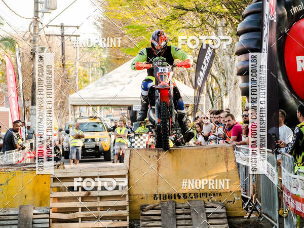 Buy your photos of the eventNight Track 2019 on Fotop