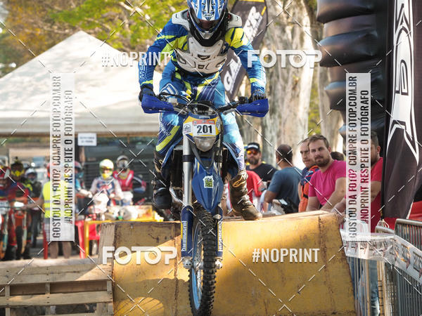 Buy your photos of the eventNight Track 2019 on Fotop