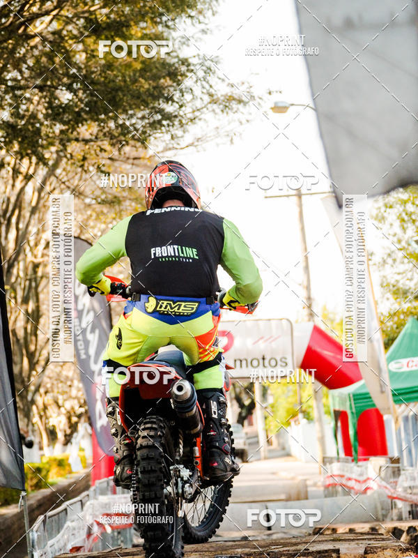 Buy your photos of the eventNight Track 2019 on Fotop