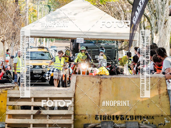 Buy your photos of the eventNight Track 2019 on Fotop