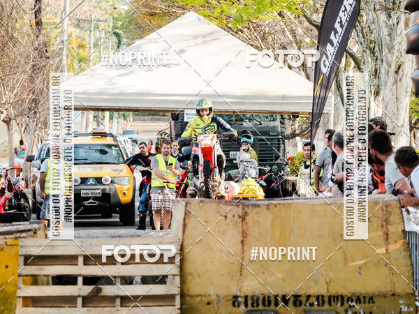 Buy your photos of the eventNight Track 2019 on Fotop