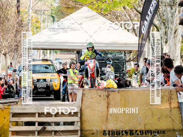 Buy your photos of the eventNight Track 2019 on Fotop