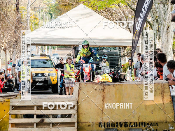 Buy your photos of the eventNight Track 2019 on Fotop