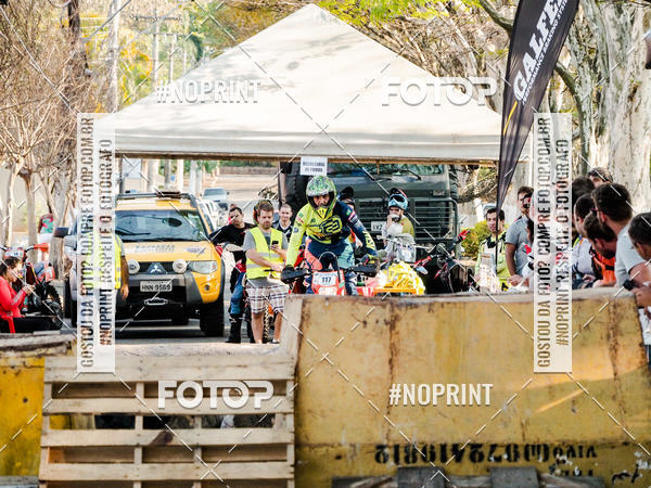 Buy your photos of the eventNight Track 2019 on Fotop