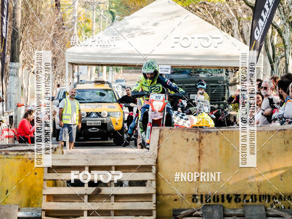 Buy your photos of the eventNight Track 2019 on Fotop