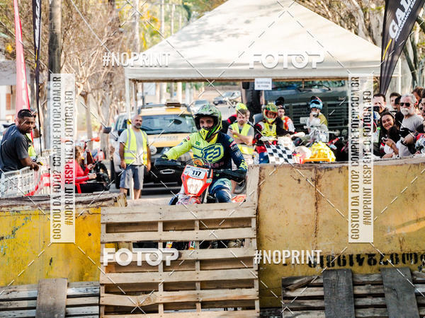 Buy your photos of the eventNight Track 2019 on Fotop