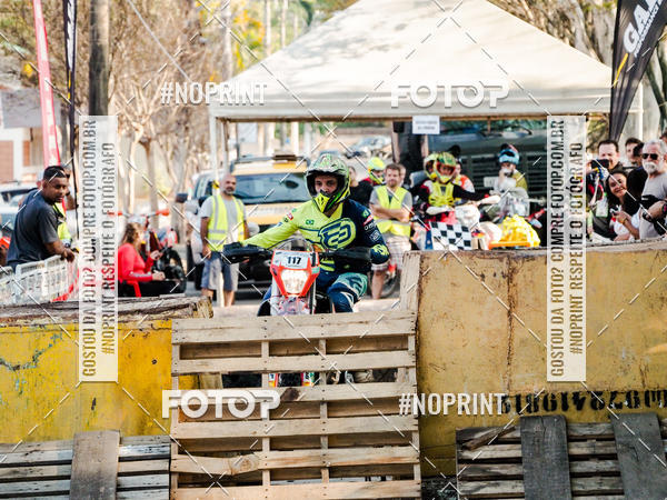 Buy your photos of the eventNight Track 2019 on Fotop