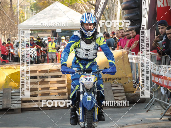 Buy your photos of the eventNight Track 2019 on Fotop