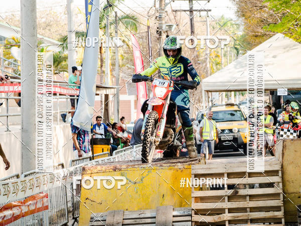 Buy your photos of the eventNight Track 2019 on Fotop