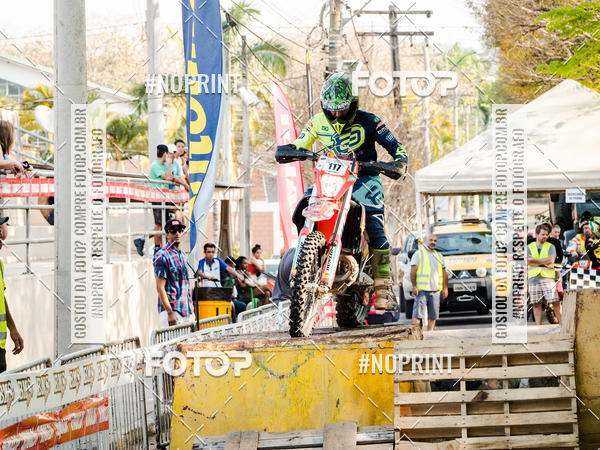 Buy your photos of the eventNight Track 2019 on Fotop