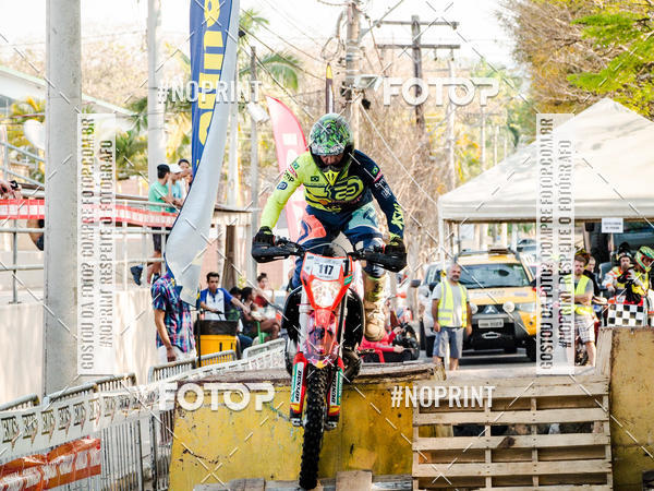 Buy your photos of the eventNight Track 2019 on Fotop