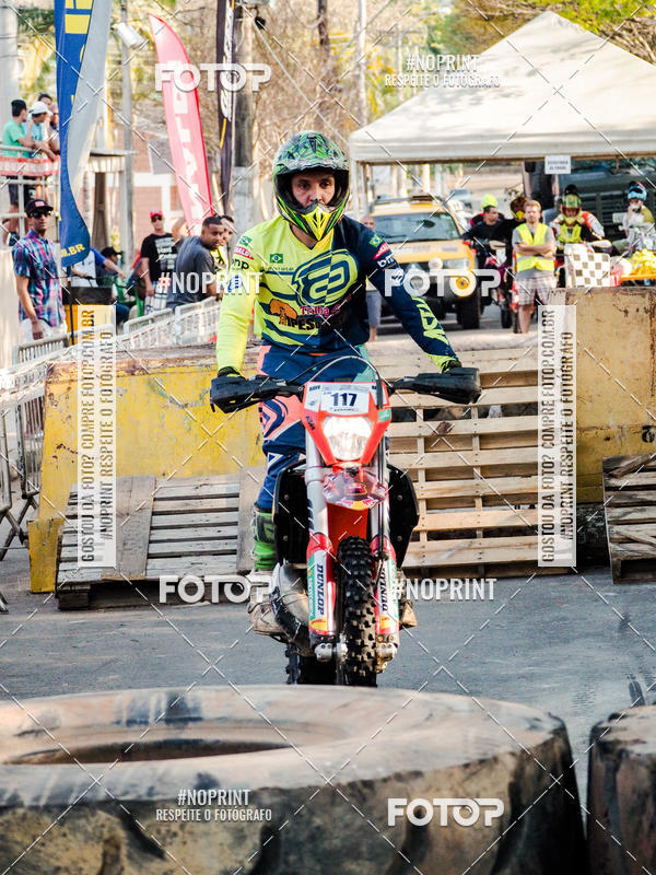 Buy your photos of the eventNight Track 2019 on Fotop