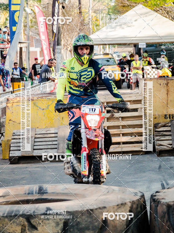 Buy your photos of the eventNight Track 2019 on Fotop