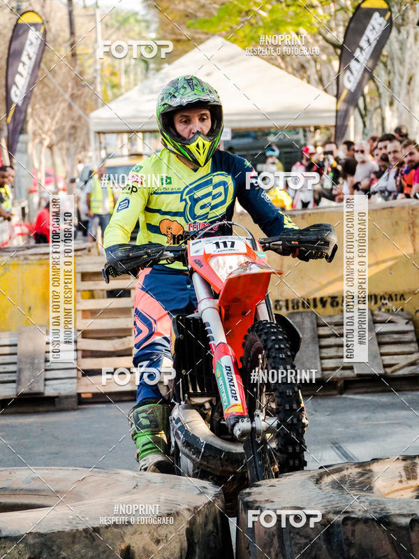 Buy your photos of the eventNight Track 2019 on Fotop