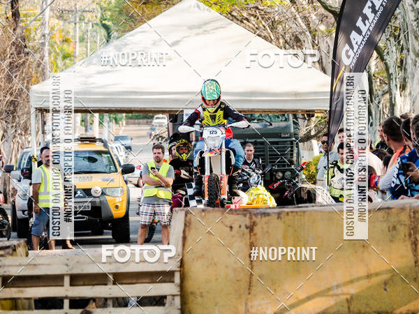 Buy your photos of the eventNight Track 2019 on Fotop