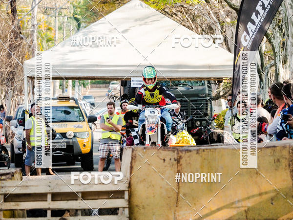 Buy your photos of the eventNight Track 2019 on Fotop