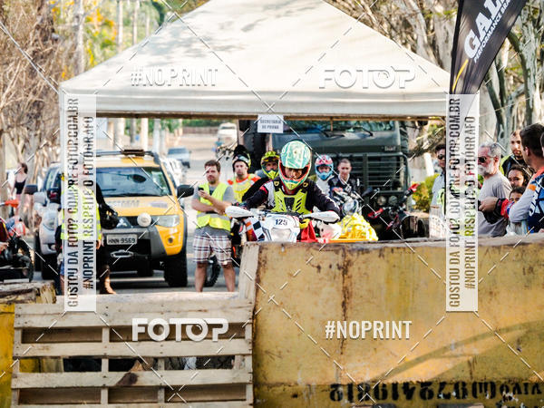 Buy your photos of the eventNight Track 2019 on Fotop