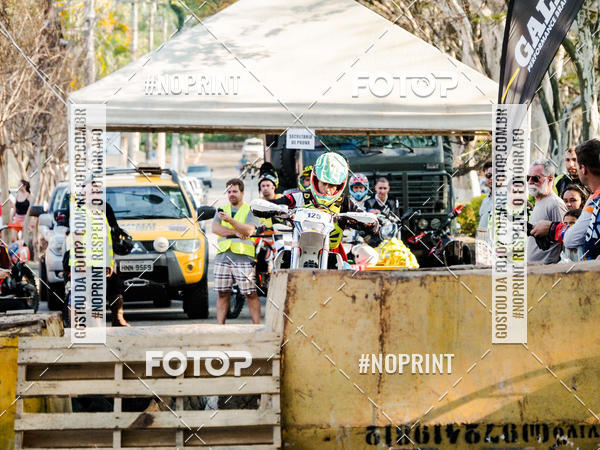 Buy your photos of the eventNight Track 2019 on Fotop