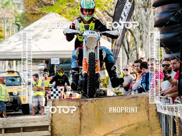 Buy your photos of the eventNight Track 2019 on Fotop