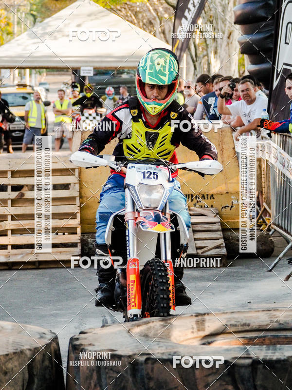 Buy your photos of the eventNight Track 2019 on Fotop