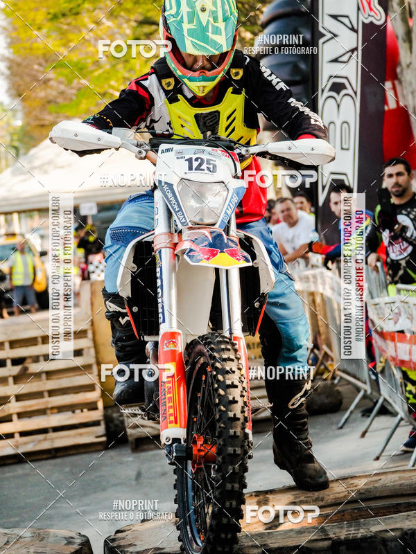 Buy your photos of the eventNight Track 2019 on Fotop