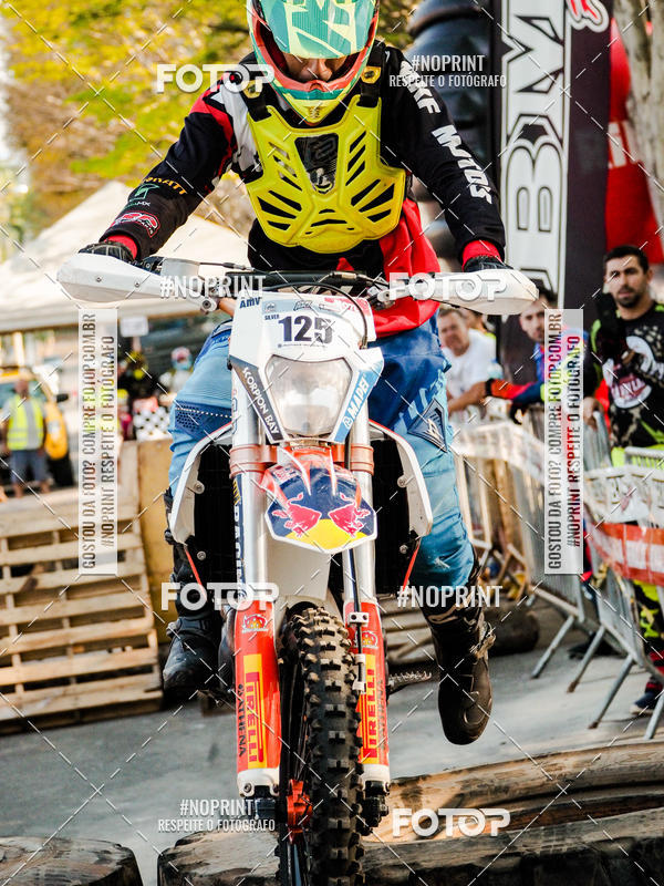 Buy your photos of the eventNight Track 2019 on Fotop