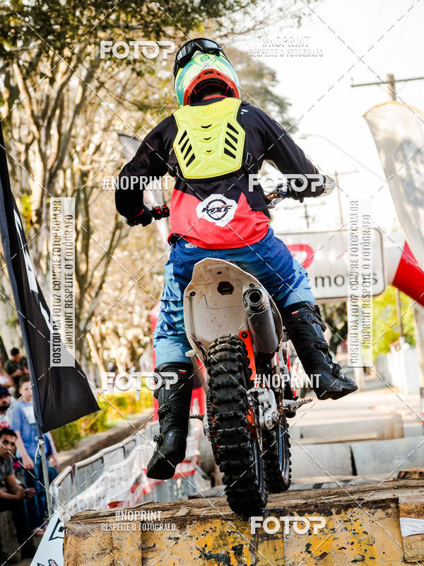 Buy your photos of the eventNight Track 2019 on Fotop