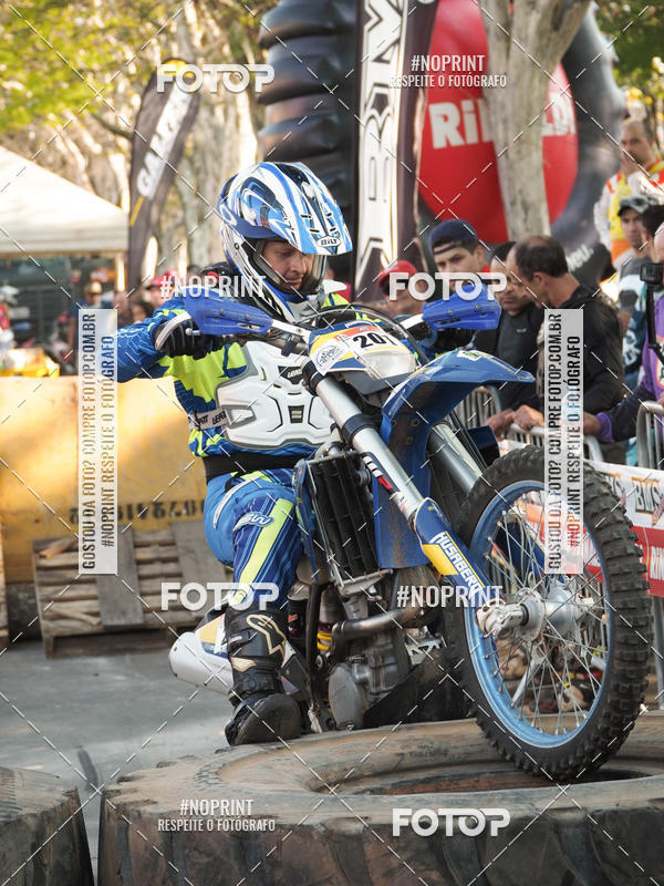 Buy your photos of the eventNight Track 2019 on Fotop